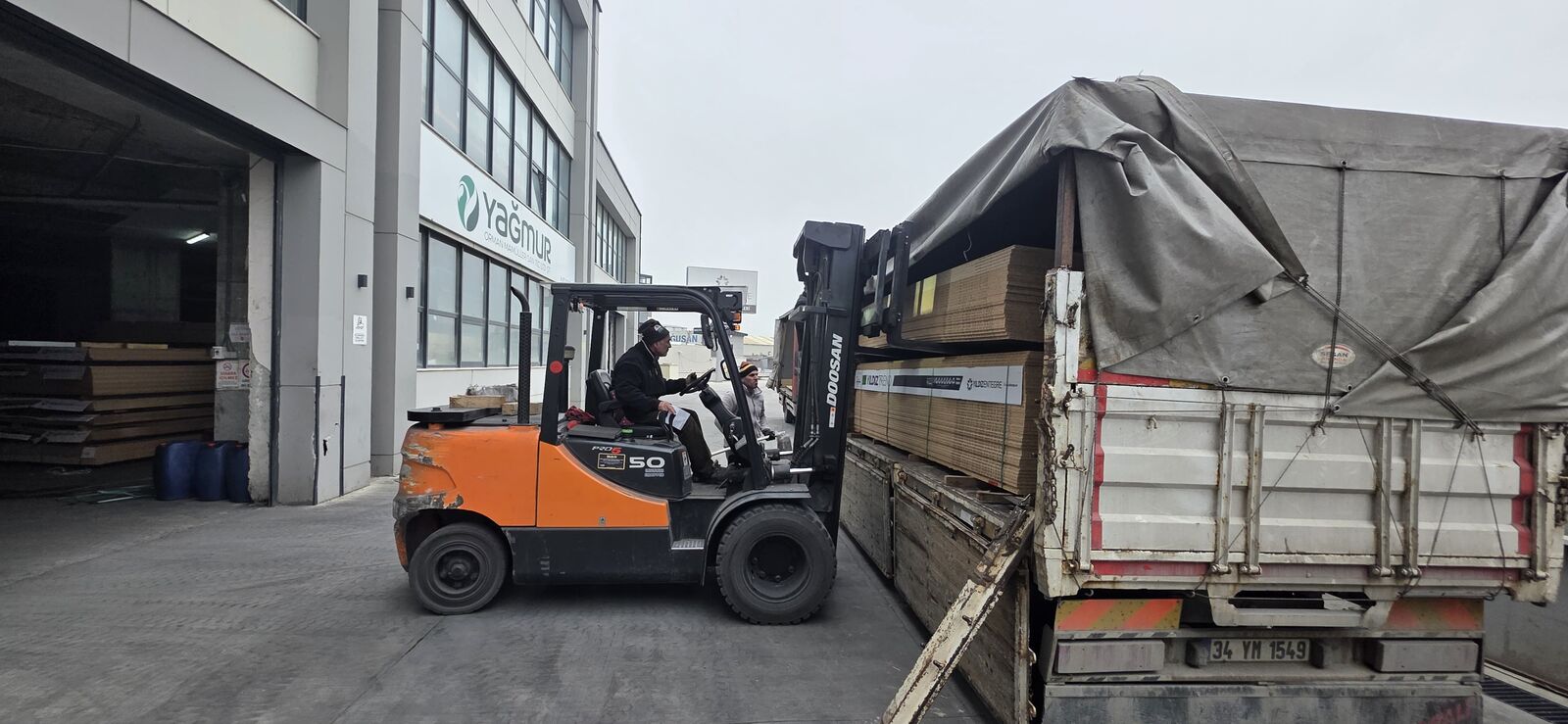 Forkliftle tıra yükleme